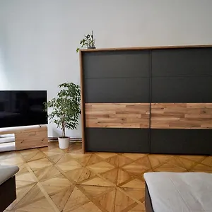https://truhlarska-4-apartment.praguehotelsweb.com